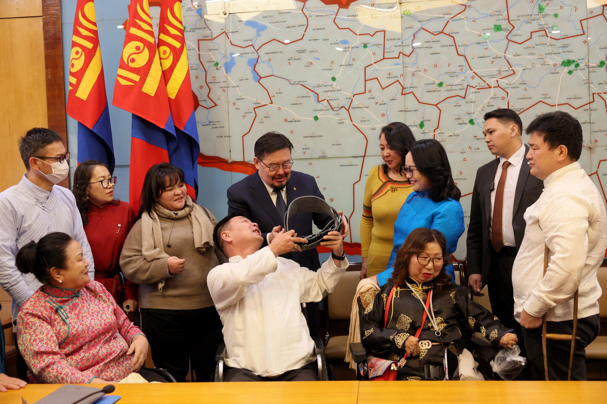 ХӨГЖЛИЙН БЭРХШЭЭЛТЭЙ ИРГЭНИЙ ХӨДӨЛМӨР ЭРХЛЭЛТИЙГ ДЭМЖИХ ДЭД САНГИЙН ҮЙЛ АЖИЛЛАГААГ ШАЛГУУЛАХ ХҮСЭЛТ ТАВИЛАА